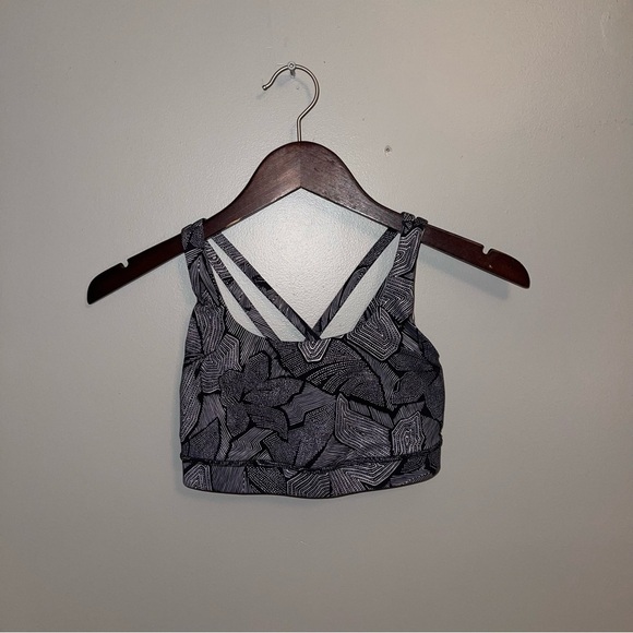 Lululemon Energy Sports Bra Women's Size 4 US White‎ Black Patterned Stretch - Picture 2 of 11